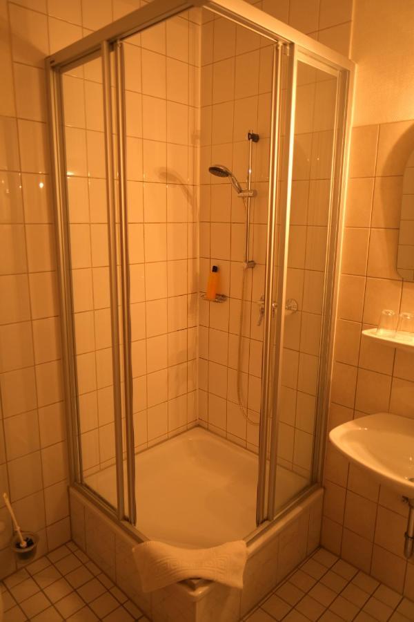 Hotel Zur Linde Salzgitter Bagian luar foto